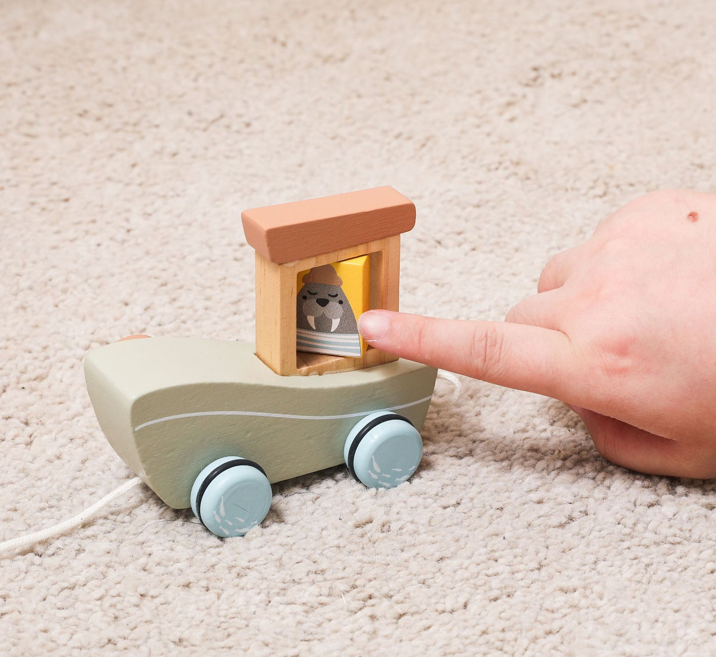 Wooden 3-Section Animal Pulling Toy - Baby Walking Train with Pull String, Educational Toddler Pull Toy with Animal Blocks, Montessori Early Learning Walking Aid for 1-3 Year Olds