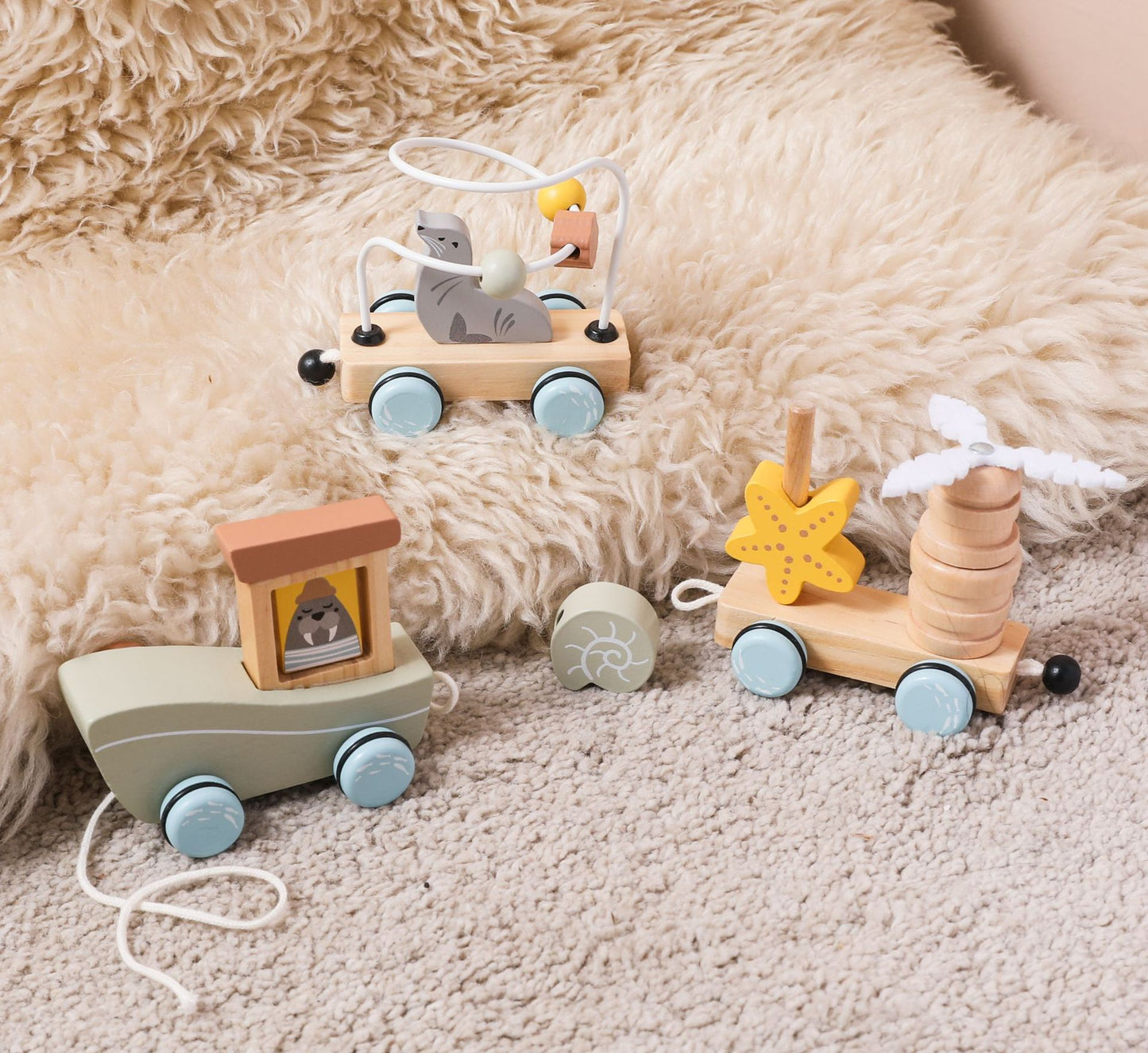 Wooden 3-Section Animal Pulling Toy - Baby Walking Train with Pull String, Educational Toddler Pull Toy with Animal Blocks, Montessori Early Learning Walking Aid for 1-3 Year Olds
