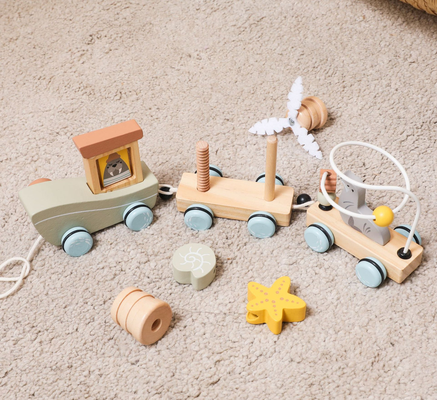 Wooden 3-Section Animal Pulling Toy - Baby Walking Train with Pull String, Educational Toddler Pull Toy with Animal Blocks, Montessori Early Learning Walking Aid for 1-3 Year Olds