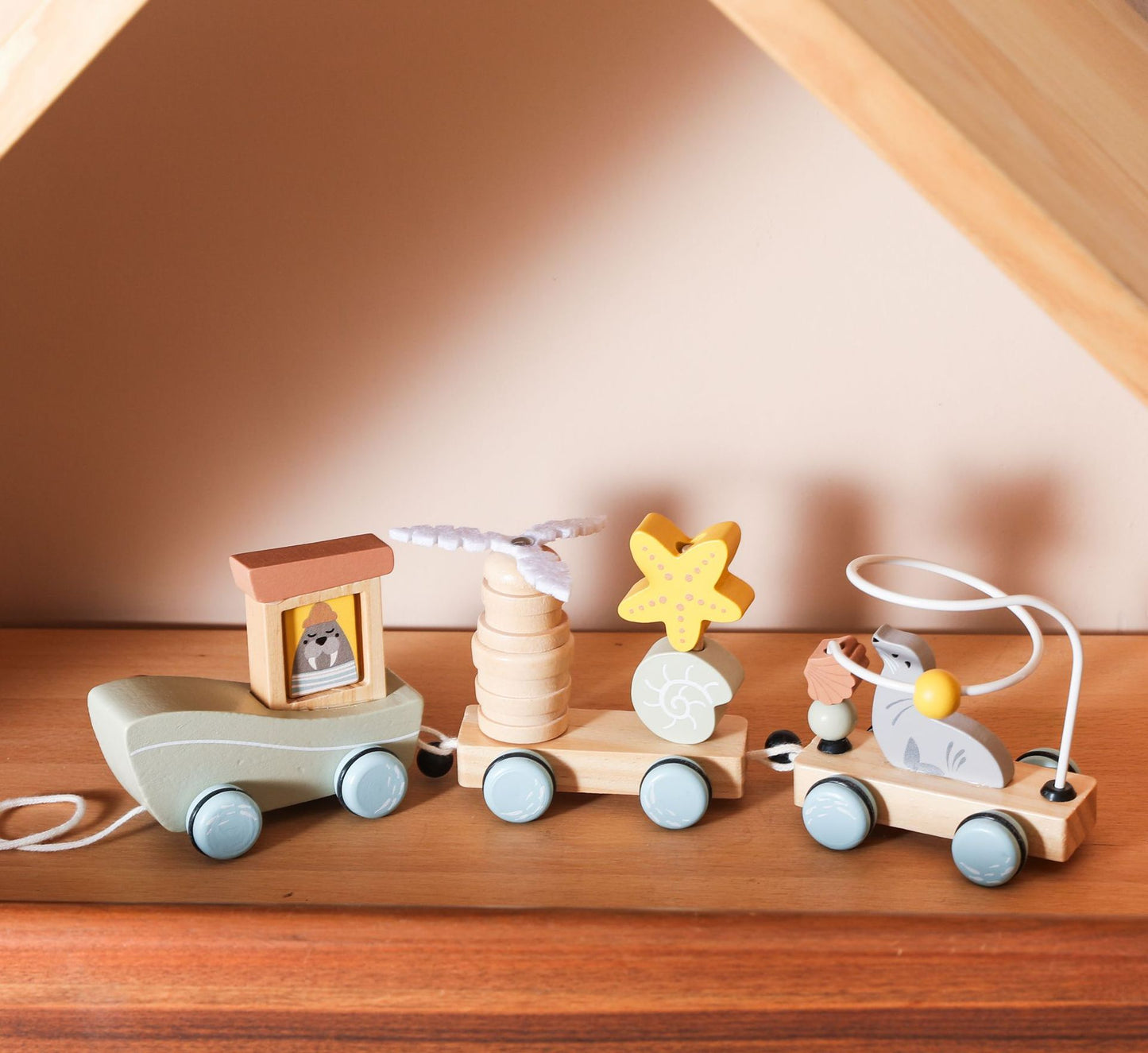 Wooden 3-Section Animal Pulling Toy - Baby Walking Train with Pull String, Educational Toddler Pull Toy with Animal Blocks, Montessori Early Learning Walking Aid for 1-3 Year Olds