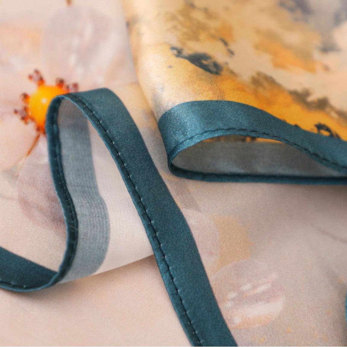 2025 Spring New Women's Silk Sunscreen Scarf 100%Mulberry Silk Square Scarf Shawl for Outerwear